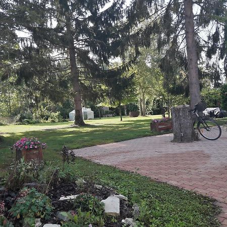 Val Des Bois Bed and Breakfast Warmeriville Buitenkant foto
