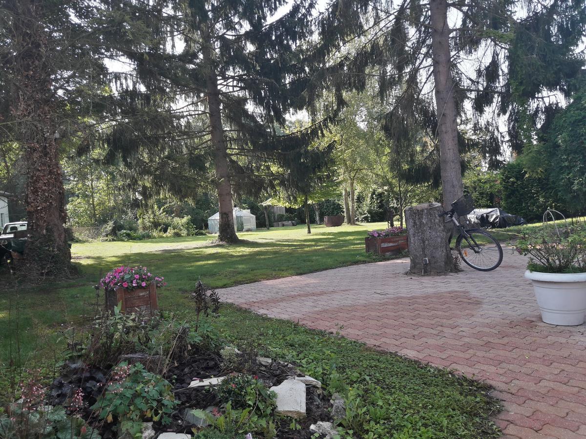 Val Des Bois Bed and Breakfast Warmeriville Buitenkant foto